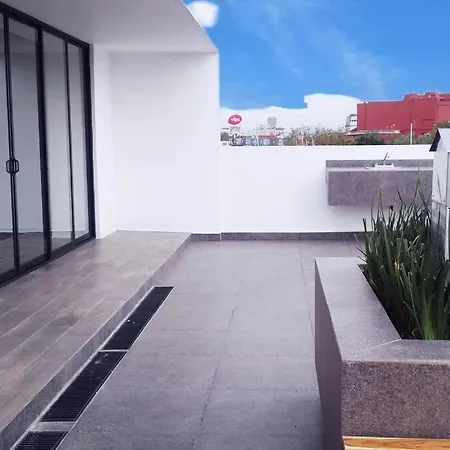 Secure, Central And Quiet Apartment Work Or Travel